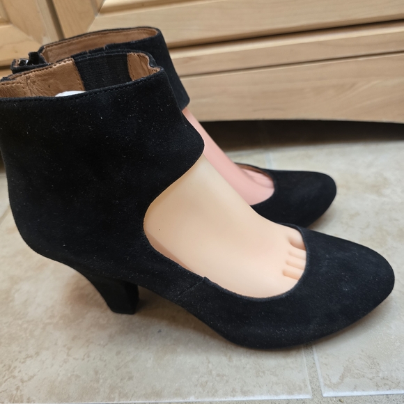 Gentle Souls By Kenneth Cole Suede Back Zipper  Ankle Strap Pumps - Picture 6 of 9